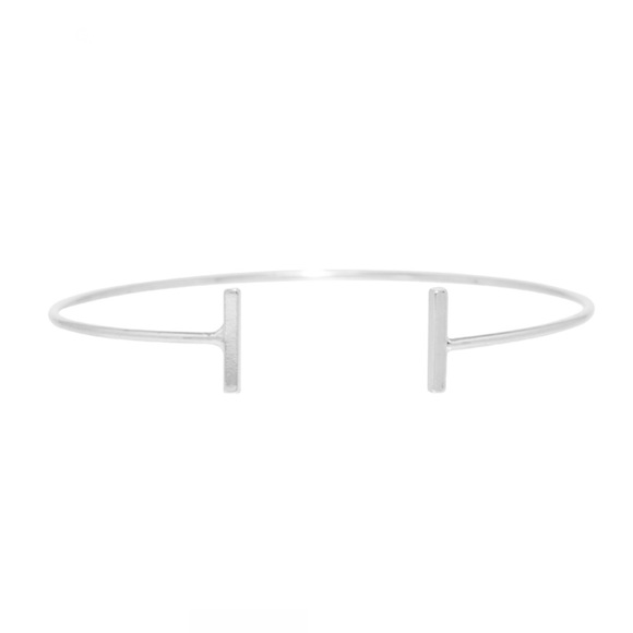 Jewelry - ❤️SALE❤️Silver-Tone Open Bar T Bangle